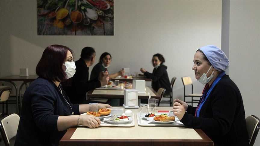 'Şifalı Eller' ilk sahurunu hastanede görev başında yaptı