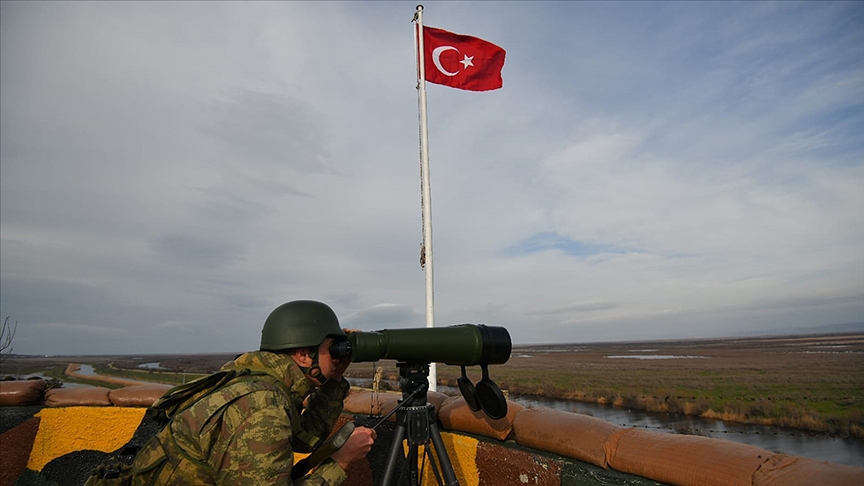 İpsala'dan yasa dışı yollarla Yunanistan'a geçmeye çalışan 2'si FETÖ mensubu 5 kişi yakalandı