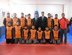 Tarsus İmkb Teknik Ve Endüstri Meslek Lisesi Öğrencileri Spordaki Başarılarını Altınla Taclandırıyor