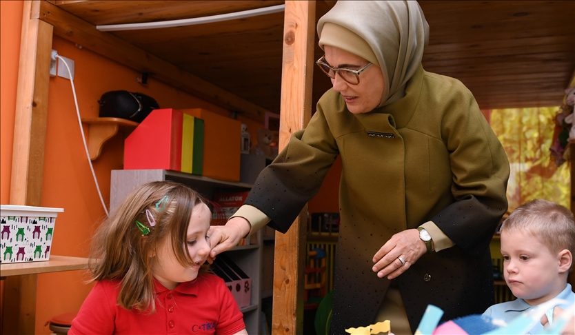 "Kalbimiz, vatan sevgisinin doğduğu ev, bayrağımızın dalgalandığı topraktır"
