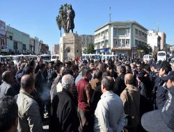 Tarsus'ta Güzergahı Değişikliğini Protesto Eden Minibüsçüler Yolu Trafiğe Kapattı