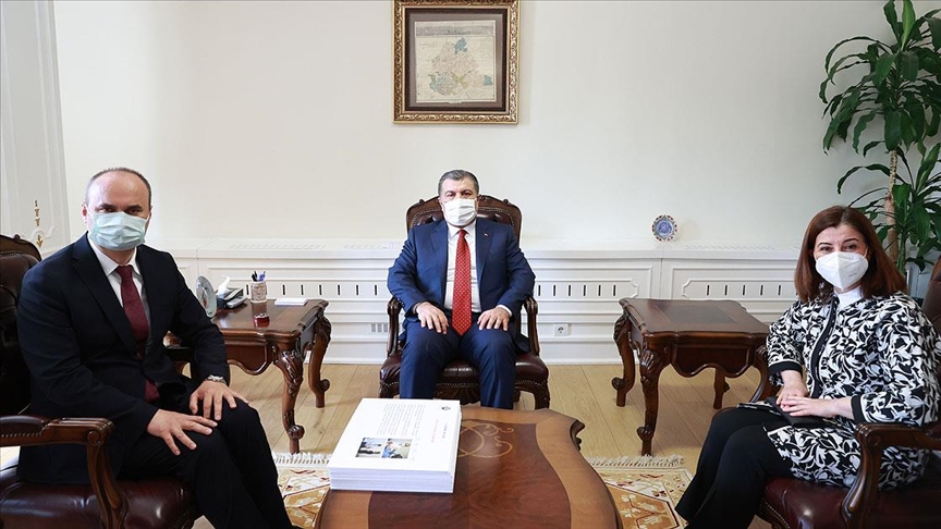 Koca: Milletçe yaptığımız fedakarlığın etkisini vaka sayılarında ve hastaneye yatışlarda görmeye başladık