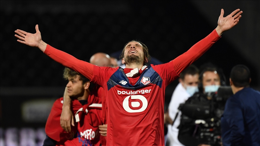 Burak Yılmaz, Yusuf Yazıcı ve Zeki Çelik'ten 'şampiyonluk' paylaşımı