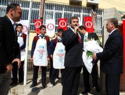 Başkan Tahmazoğlu, Esnaflara Temizlik Malzemesi Dağıttı