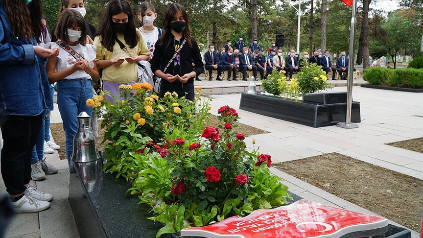 Şehit öğretmen Şenay Aybüke Yalçın, vefatının 4. yılında kabri başında anıldı