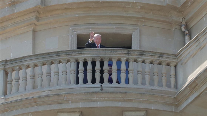 Cumhurbaşkanı Erdoğan, milli maç için Bakü’de bulunan Türk taraftarları selamladı