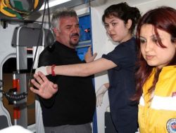 Fethiye'de Trafik Kazası: 4 Yaralı Araçta Sıkışan Kişi, Oksijen Almadan Ambulansa Binmedi