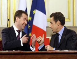 Medvedev Paris'te Konuştu: "İran'a Yaptırımlar Dengeli Ve Mantıklı Olmalı, Siviller Hedef Alınmamalı"