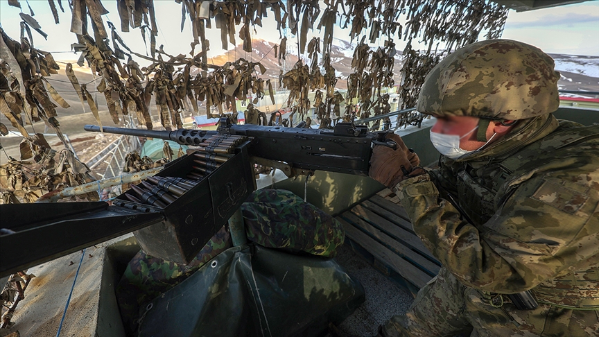 PKK'dan kaçan 3 terörist güvenlik güçlerine teslim oldu