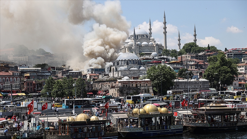 İstanbul Fatih'te iş yeri yangını