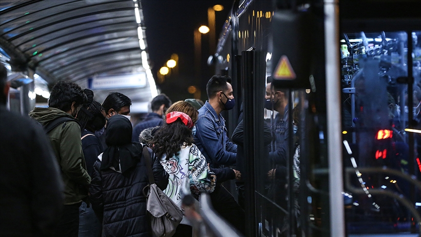 İstanbul Valisi Yerlikaya'dan normalleşme dönemindeki mesai saatlerine ilişkin hatırlatma