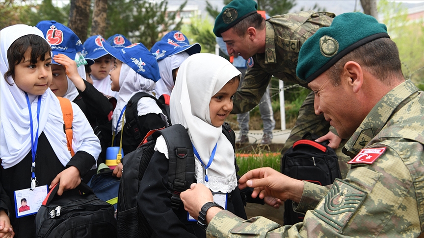 MSB: Kahraman Mehmetçik, 2001'den bu yana Afgan kardeşlerimizin huzur ve güvenliği için Kabil'de görev yapıyor