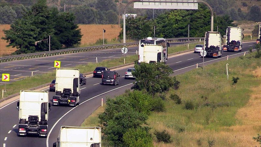 Marmara bölgesinde kara yollarında bayram yoğunluğu yaşanıyor