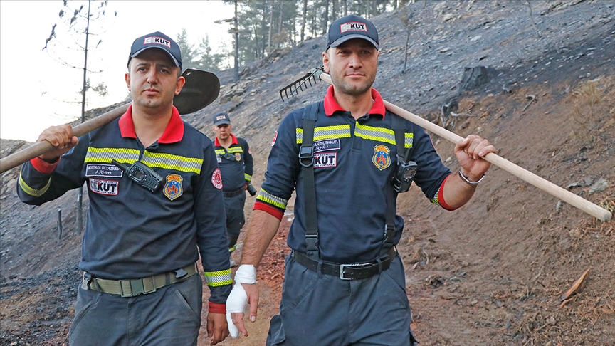 Köyceğiz'de yaralandıkları halde görev yerlerinden ayrılmayan 2 CEKUT personeli: Son kıvılcım sönene kadar çalışacağız