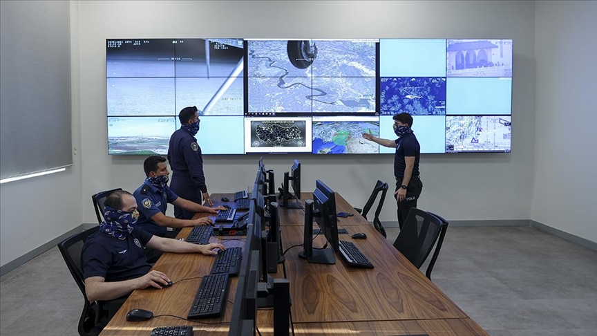 Emniyetin hava araçları orman yangınlarıyla mücadele kapsamında iki haftada 297 saat uçuş yaptı