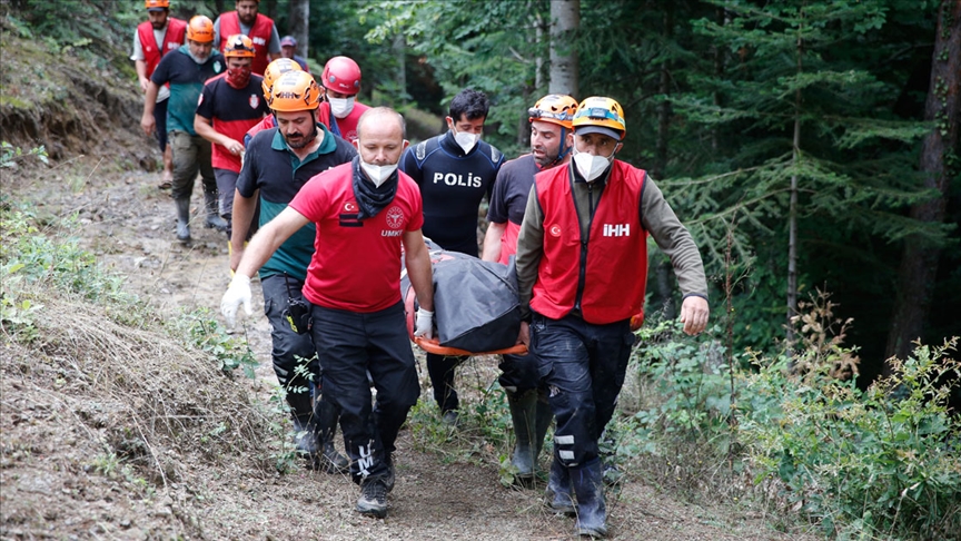 Kastamonu'da üç yaşındaki Buğlem'i kurtardıktan sonra sele kapılan Ertuğrul Sevik'in cansız bedenine ulaşıldı