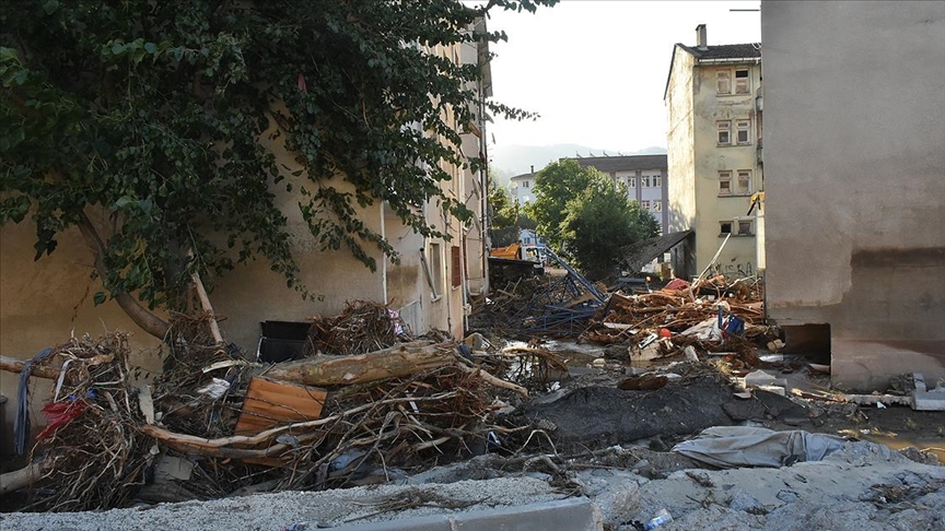 Kastamonu'daki sel felaketinde yıkılan bir binanın müteahhidi hakkında gözaltı kararı