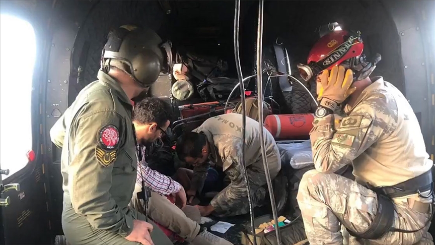 TSK Karadeniz'deki sel felaketinde 681 kişiyi helikopterlerle tahliye etti
