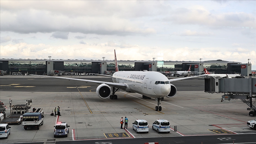 Afganistan'dan tahliye edilen 160 yolcu, İslamabad aktarmalı İstanbul'a getirildi