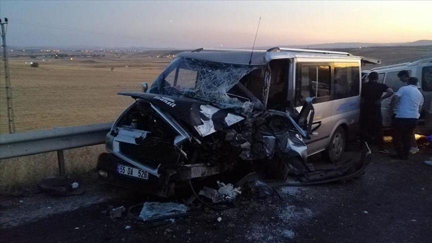 Ankara'da zincirleme trafik kazası: 22 yaralı