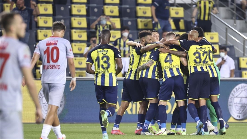 Fenerbahçe, sahasında 3 puanı 2 golle aldı!