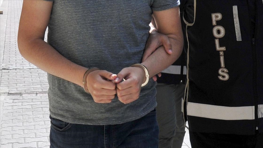 İzmir'de FETÖ operasyonunda 17 kişi yakalandı