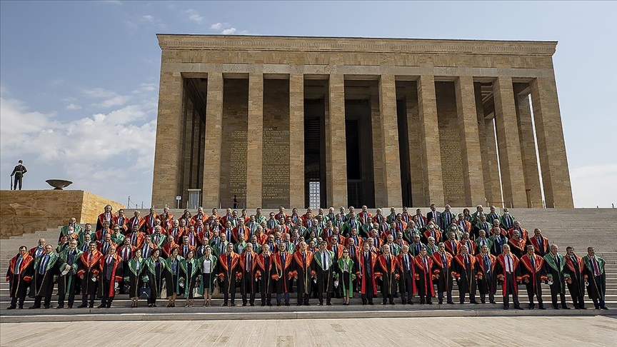 Yargıtay üyeleri yeni adli yılın açılışı dolayısıyla Anıtkabir'i ziyaret etti