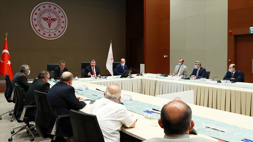 Bakan Koca: Kovid-19'dan vefat edenlerin yüzde 90'ı ya aşı olmamış veya aşıları eksik kişilerdir