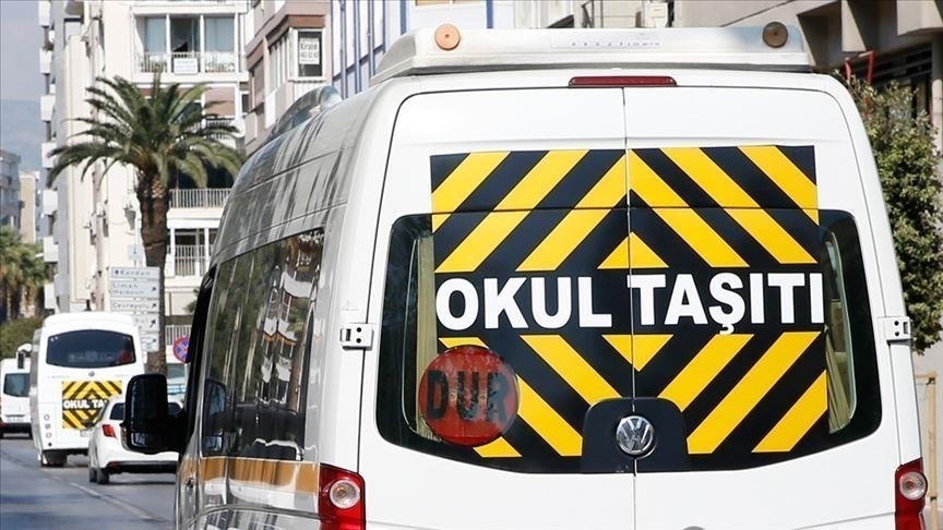 Okullar açıldı, İstanbul'un trafik çilesi katlandı!
