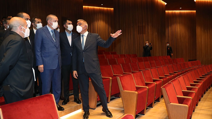 Cumhurbaşkanı Erdoğan, AKM'de incelemelerde bulundu