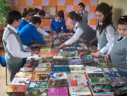 İlköğretim Öğrencileri Mahkumlar İçin Kitap Topladı