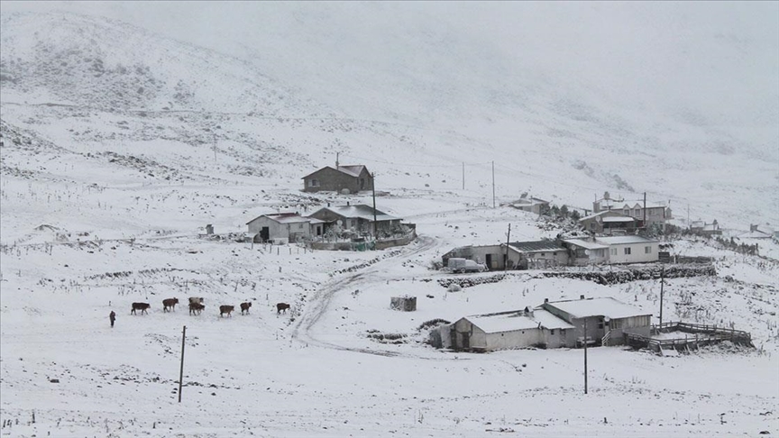 Karadeniz'de 5 ilin yüksek kesimlerinde kar etkili oluyor