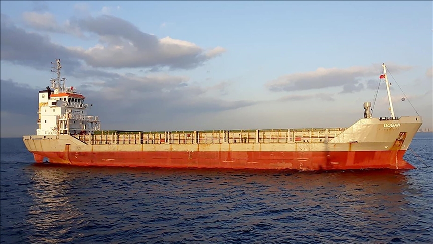 İstanbul Boğazı’nda arızalanan yük gemisi kurtarıldı