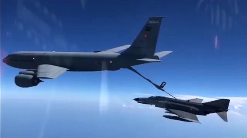 Hava Kuvvetlerine bağlı uçaklar eğitim uçuşu gerçekleştirdi