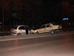 Otomobiller Tramvay Yoluna Uçtu!!