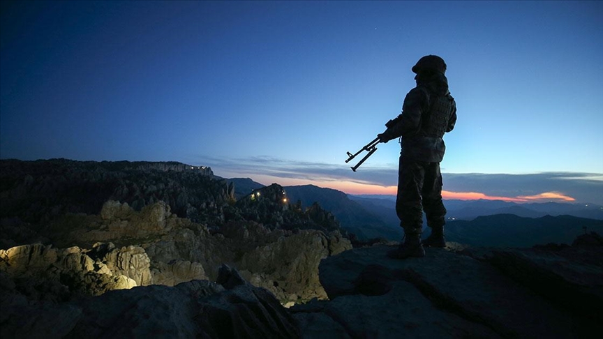 İkna çalışmaları sonucu 3 terörist teslim oldu!