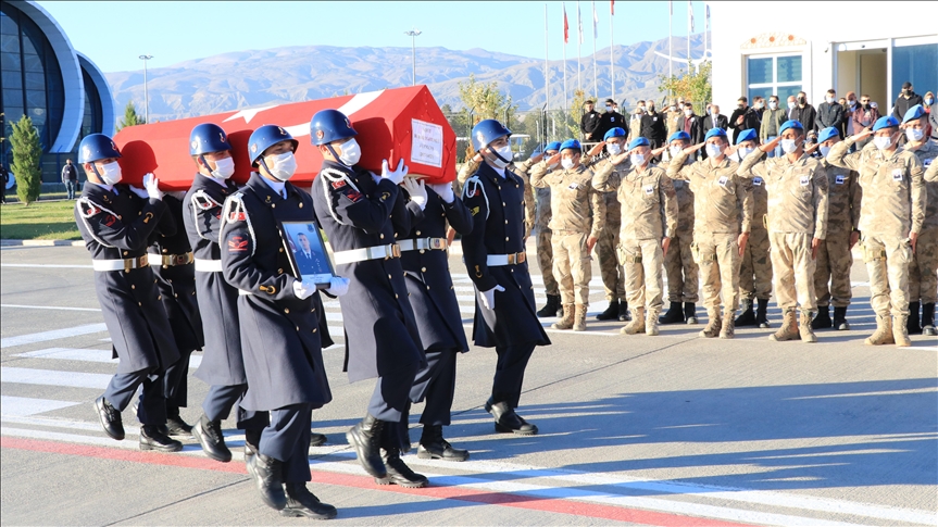 Eren-7 Operasyonu'nda şehit olan Uzman Çavuş Tortumlu'nun naaşı memleketine uğurlandı