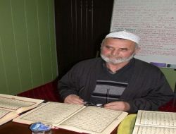 Memur Emeklisi Bulut, Kendini Kur'an-ı Kerim Öğretmeye Adadı