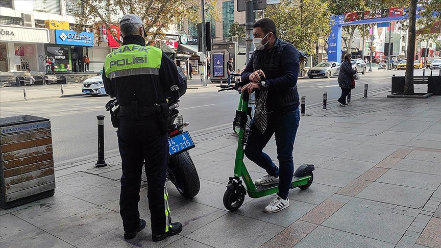 İstanbul'da Polisten Scooter Denetimi