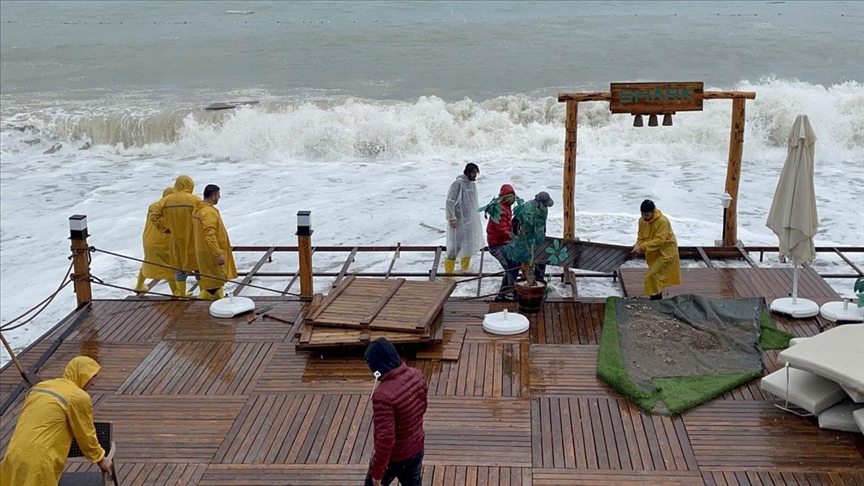 Antalya'da sağanak etkili oldu!