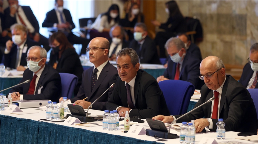 Milli Eğitim Bakanı Özer: Yüz yüze eğitime devam etme kararlılığı içerisindeyiz