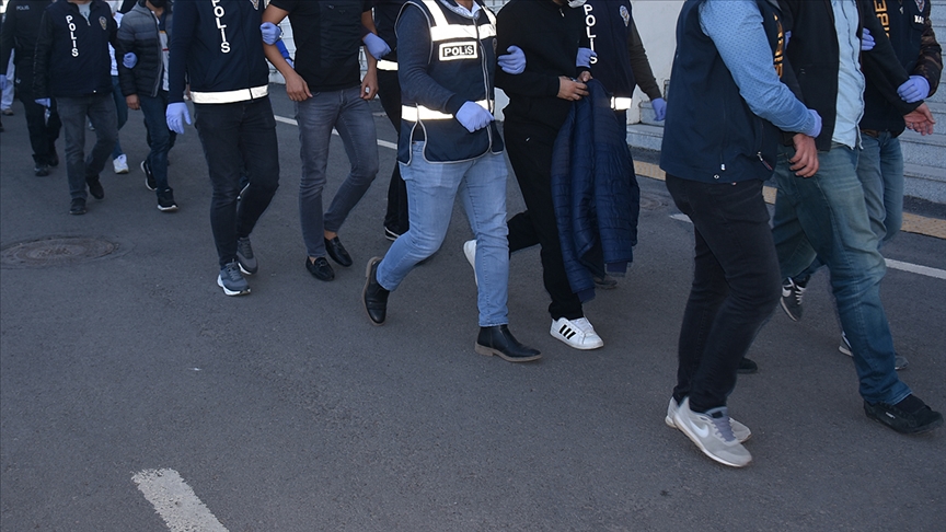 ABD askeri gemisindeki sivil personelin başına çuval geçirme girişimine ilişkin 17 şüpheli adliyede