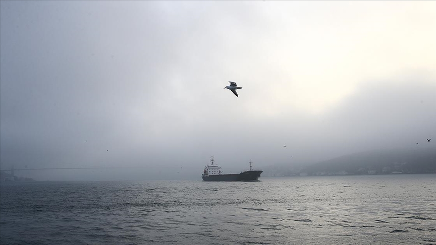 Sis nedeniyle kapatılan İstanbul Boğazı yeniden gemi trafiğine açıldı