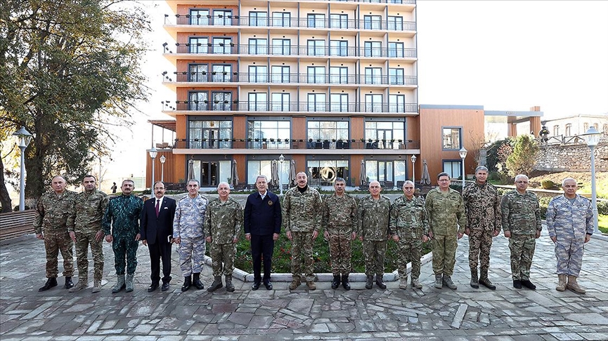 Aliyev, Milli Savunma Bakanı Akar ve TSK komuta kademesini kabul etti