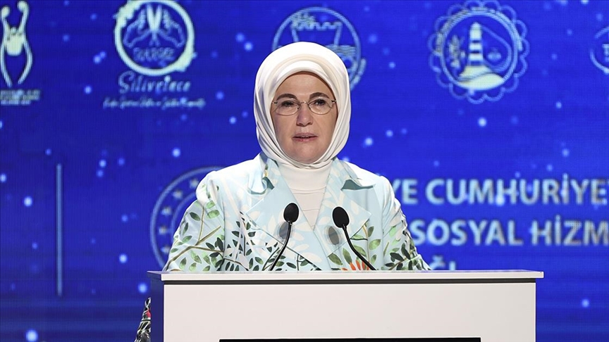 Emine Erdoğan'dan 'koruyucu aile olma' çağrısı