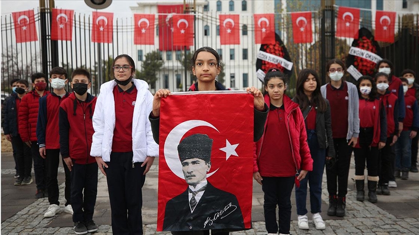 "Büyük Önder Atatürk'ü anıyoruz!"