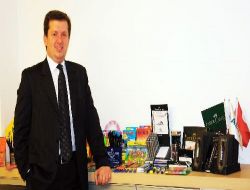 Ünlü Kalemci, Çanta İşine De El Attı!