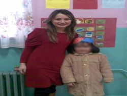 Derya Öğretmenden Geriye, Minik Öğrencileriyle Çektirdiği Görüntü Kaldı