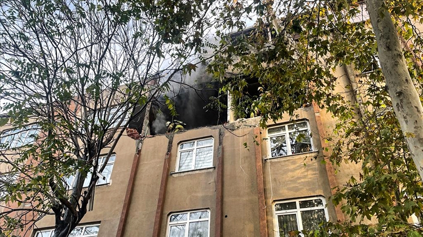 Bağcılar'da bir binada patlama meydana geldi