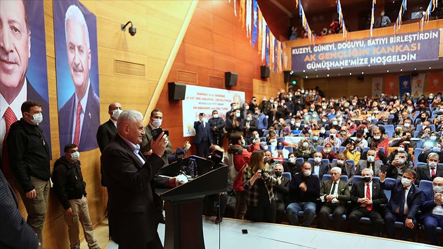 Cumhurbaşkanı Erdoğan, Binali Yıldırım'ın Gümüşhane ziyaretinde partililere telefondan hitap etti: Biz dimdik ayaktayız